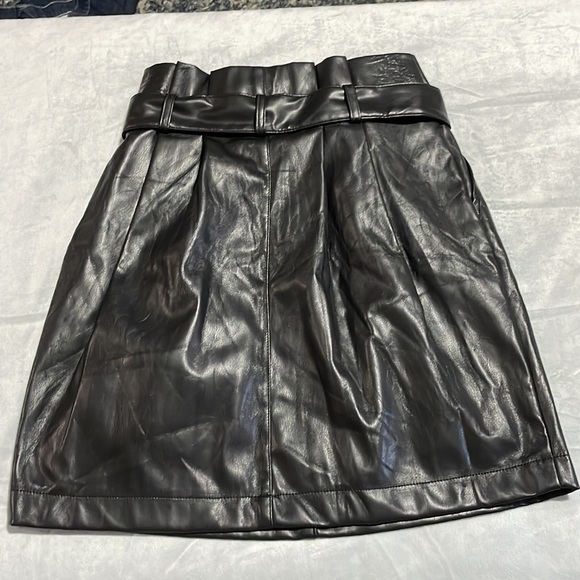 NWT Kendall + Kylie Faux Leather Belted Skirt - Picture 3 of 10